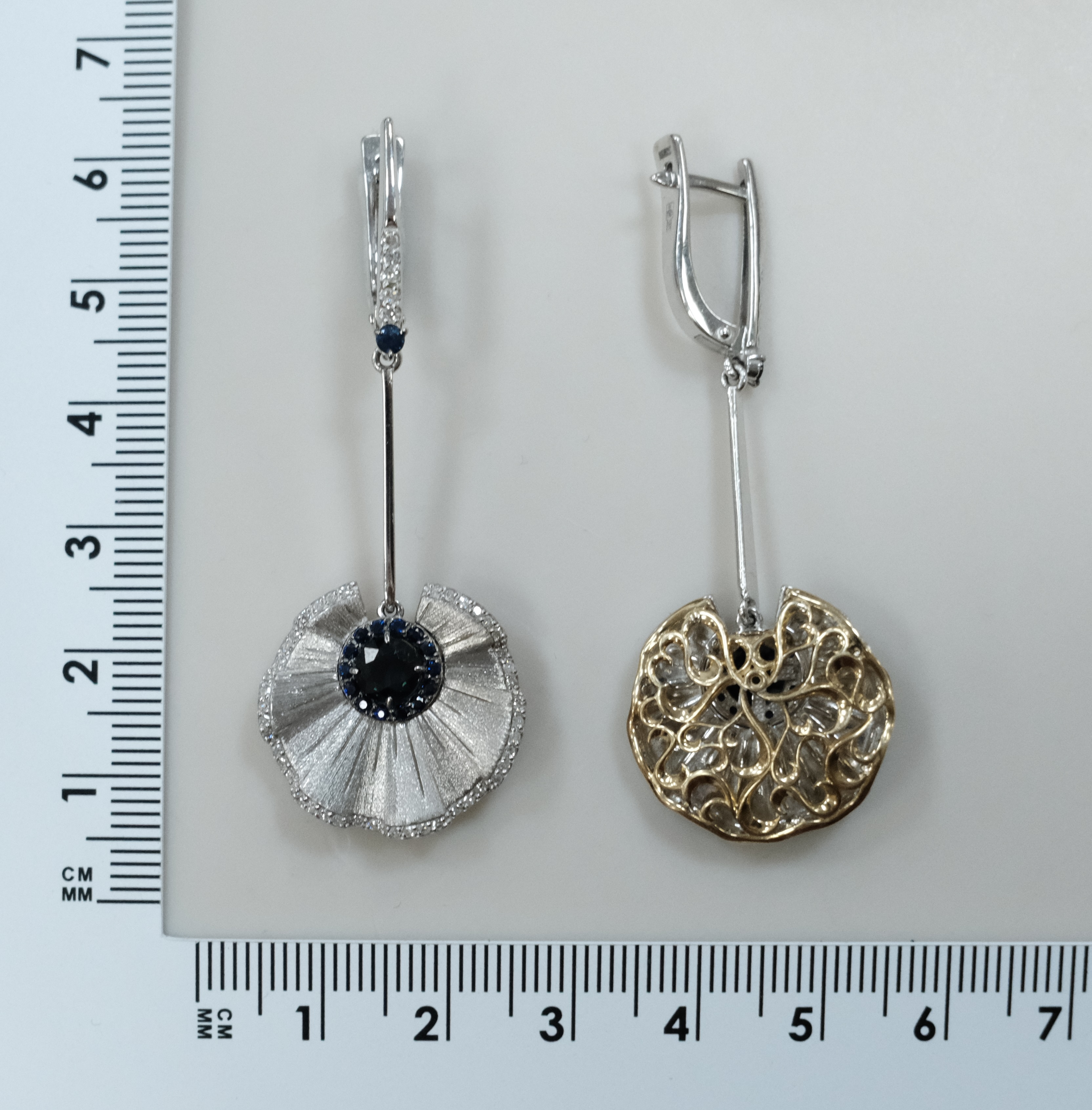 Серьги из желтого золота с сапфирами